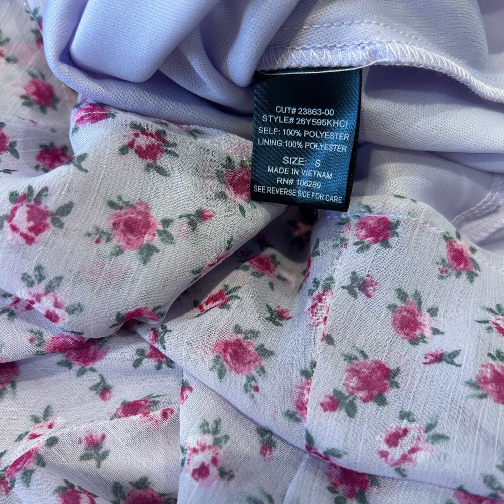 Floral Ruffle Romper. Size Small - Picture 6 of 6